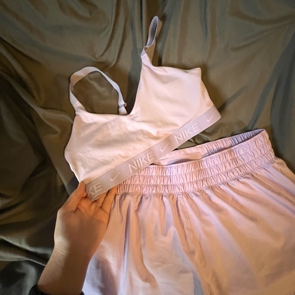 LILAC NIKE WORKOUT SET - Picture 3 of 6